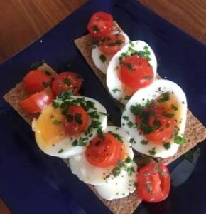 Ägg- och tomatmacka